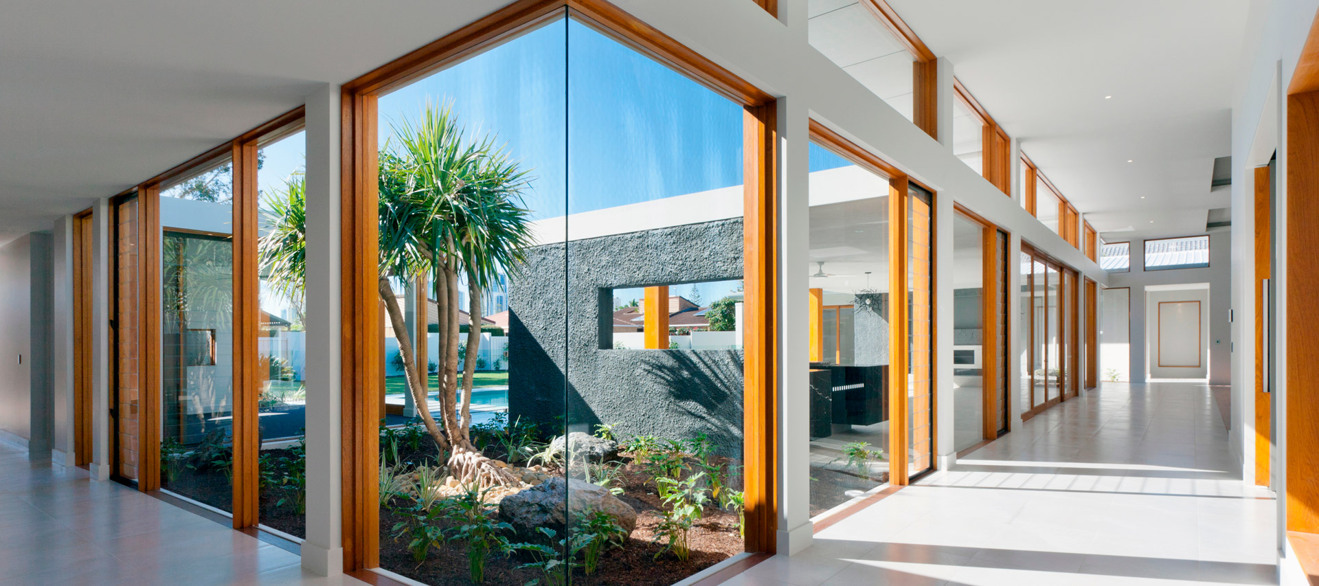 Frameless corner window