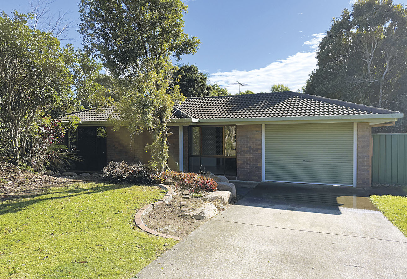 Murrumba Downs Front Yard Before